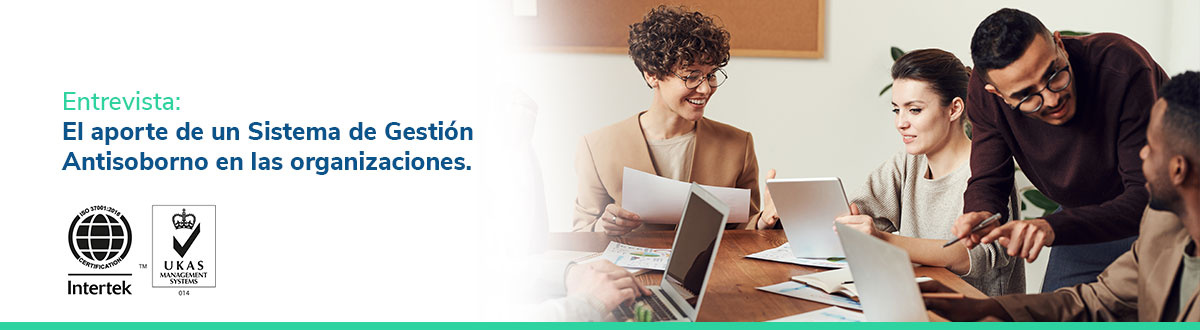 Equipo de trabajo en una reunión.